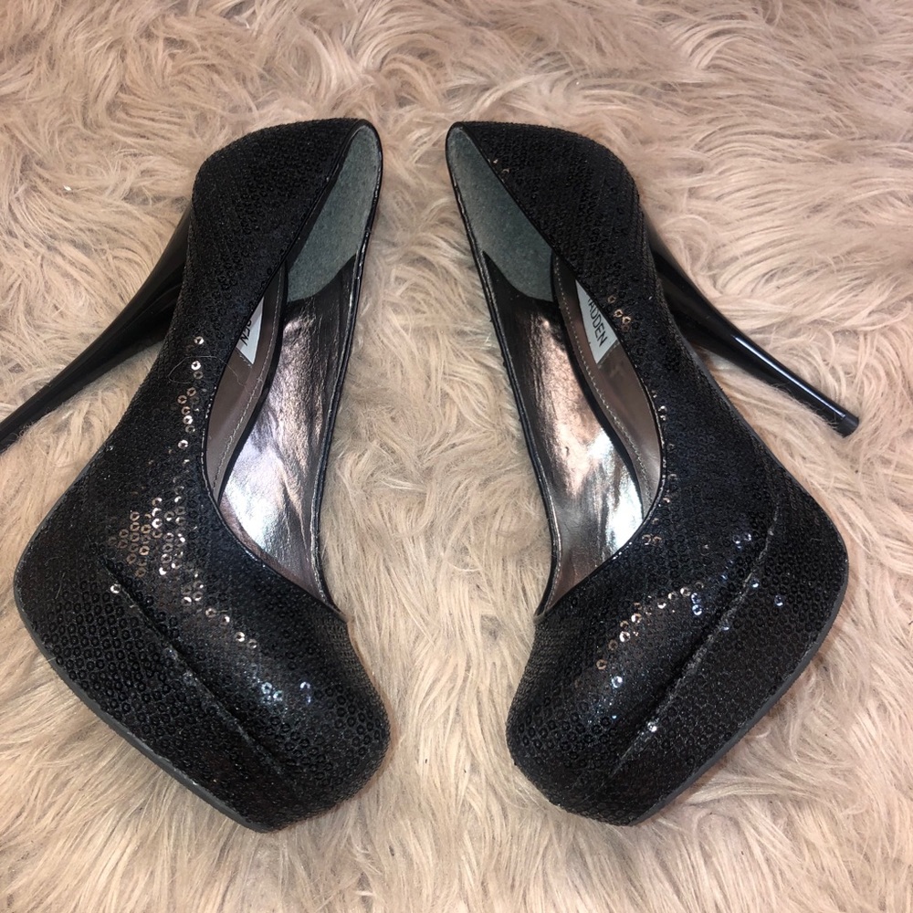 Shoe - Picture 2 of 4